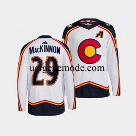 Herren Colorado Avalanche Eishockey Trikot Nathan MacKinnon 29 Adidas 2022-2023 Reverse Retro Weiß Authentic